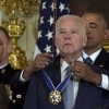 Obama o‘z vise-prezidentiga AQShning eng oliy mukofotini topshirdi
