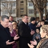 Президент кўрсатилаётган коммунал хизмат билан танишиб, одамлар билан мулоқот қилди