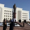 Шавкат Мирзиёев Қарши шаҳрида Ислом Каримов ҳайкалини очди (видео)