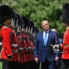 Трамп Лондонга учиб келди ва қиролича билан учрашди