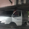Pyatigorskda “Gazel” “ahmoq ko‘prik”ka tiqilib qoldi (video)