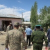 Жанжалда уч хонадонда ёнғин чиққан. Бош вазир бу уйлар қисқа муддатда тиклаб берилишини айтди
