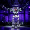 Amazon rahbari odamga o‘xshash ulkan robotni sinovdan o‘tkazdi (Video)