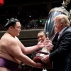 Трамп рафиқаси билан Япониядаги сумо турнирига ташриф буюрди (видео)