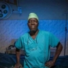 Bemorlariga Qur’onni o‘qib bergan katolik jarroh BMT mukofotiga sazovor bo‘ldi