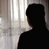 Ўзбек аёли ҳикояси: "Эримнинг қарзини тўлаш учун Америкага кетгандим, у эса ўғлимдан айирди"
