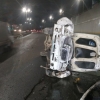 Toshkentda «GAZ3110» baland ko‘prik ustidan pastga quladi