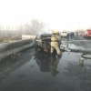 Haydovchi rulda uxlab qolishi oqibatida «Lasetti» beton to‘siqqa urilib yonib ketdi
