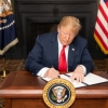 Prezident Tramp Xitoyni darg‘azab qilgan qonunni imzoladi