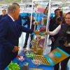 Қозоғистон президенти фотосуратчи қизга шоколад совға қилди