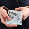 “Neksiya-3”ni avtosalondan chiqarib berish evaziga 800 dollar olgan shaxslar ushlandi