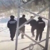Остонада полиция ходимлари муштлашиб кетишди (видео)