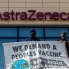 Британияда AstraZeneca’га қарши намойишлар бўлиб ўтди