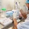 Хитой коронавирусга қарши вакцинани одамларда синашни бошлади