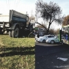 Toshkentda yuk mashinasi yuqori tezlikda 7 ta mashinani urib ketdi (Foto)