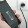 Смартфонларни қувватлашда кенг тарқалган хато маълум қилинди