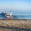 Qayiqni suvga tushirmoqchi bo‘lgan Land Rover’ning o‘zi «suzib ketdi» (video)