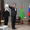 Turkmaniston prezidenti Vladimir Putinga alabay zotli kuchuk sovg‘a qildi