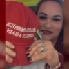 AQShdagi restoranda ayol Tramp kepkasidagi erkakka tashlandi (video)