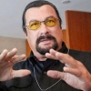 Stiven Sigal Uzmobile’ni ham chuv tushirdimi?