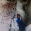 Turkiyada ikki ayolning oyog‘i ostidagi asfalt o‘pirilib tushdi (video)