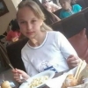 Олмаоталик 11 ёшли қиз бемор онасини боқиш учун пул топмоқда
