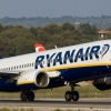Йўловчи Ryanair самолётининг қўрқитувчи қўнишини видеога олди