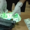 Олий таълим вазирлиги ходими 3 минг АҚШ доллари олаётган пайтда қўлга тушди (фото)