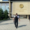 Лукашенко яна қўлида автомат билан пайдо бўлди
