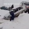 Qamchiq dovonida 30 daqiqa oralig‘ida ikki mashina xandaqqa tushib ketdi (video)
