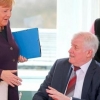 Germaniya ichki ishlar vaziri Merkel qo‘lini siqishdan bosh tortdi (video)
