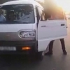 Автобус бекатида тўхтаган “дамасчи” ва “Тошшаҳартрансхизмат” ходимининг жанжали (видео)