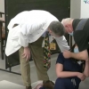 AQSHda koronavirusga emlangan hamshira televideniyedagi jonli efir vaqtida hushidan ketib qoldi (video)