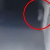 Arvoh temiryo‘lda yo‘lovchini ta’qib etdi (video)