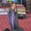 Юлдуз Усмонова Жиззахда пахта даласида бепул қўшиқ куйлади