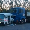 Samarqandda chaqiruvga ketayotgan «Damas»ni yuk mashinasi urib yubordi (foto)