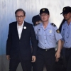 Janubiy Koreya sobiq prezidenti poraxoʻrlik uchun 15 yilga qamaldi