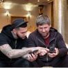 Рамзон Қодиров ва Тимати iPhone ишлатишдан воз кечишди