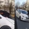 Sevgan qizi bilan xafalashib qolgan yigit uni Spark kapoti ustida “sayr qildirdi” (video)
