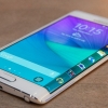 Samsung Galaxy Note 5 fabletini ikki tomonga qayrilgan ekranli modelini yaratishni rejalashtiroqda