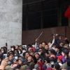 Bishkekdagi tartibsizliklar: namoyishchilar Oq uyni egalladi, saylov natijalari bekor qilindi