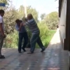 Qarzdor fuqarolar MIB xodimlariga tan jarohati yetkazdi (video)