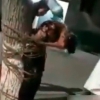 Namanganda bir guruh o‘smirlar tengdoshini daraxtga bog‘lab qo‘yib, uni tahqirlashdi (video)