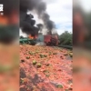 Ағдарилган юк машинасига ортилган тарвузлар йўл бўйлаб сочилди(Видео)