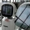 Хитойда иккита кутубхоначи-робот бир-бири билан «уришиб» қолди (видео)