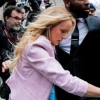 Tramp bilan sudlashgan pornoaktrisa Stefani Klifford qo‘lga olindi
