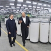 Shavkat Mirziyoyev zamonaviy yigiruv korxonasini koʻzdan kechirdi (foto)