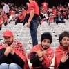 Eronlik qizlar futbol uchrashuviga tushish uchun yigitlar qiyofasiga kirishdi