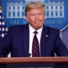 Дональд Трамп аҳолига ниқоб тақишни тавсия қилди, лекин ўзи бу тавсияга амал қилмаслигини айтди