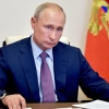 Путин хорижликларнинг Россия фуқаролигини олишини осонлаштирувчи қонунни имзолади